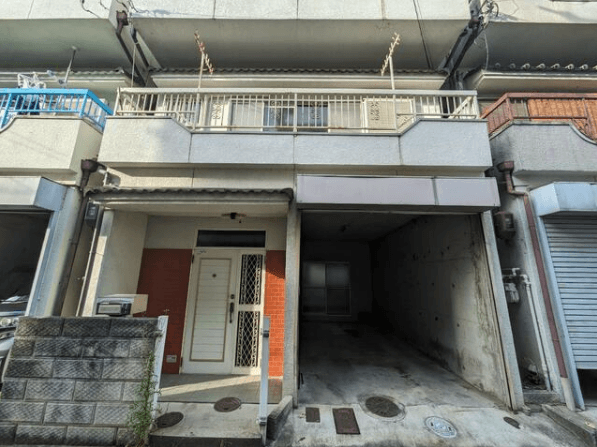 【中古一戸建】伏見区淀木津町（淀駅） 3階建 4LDK